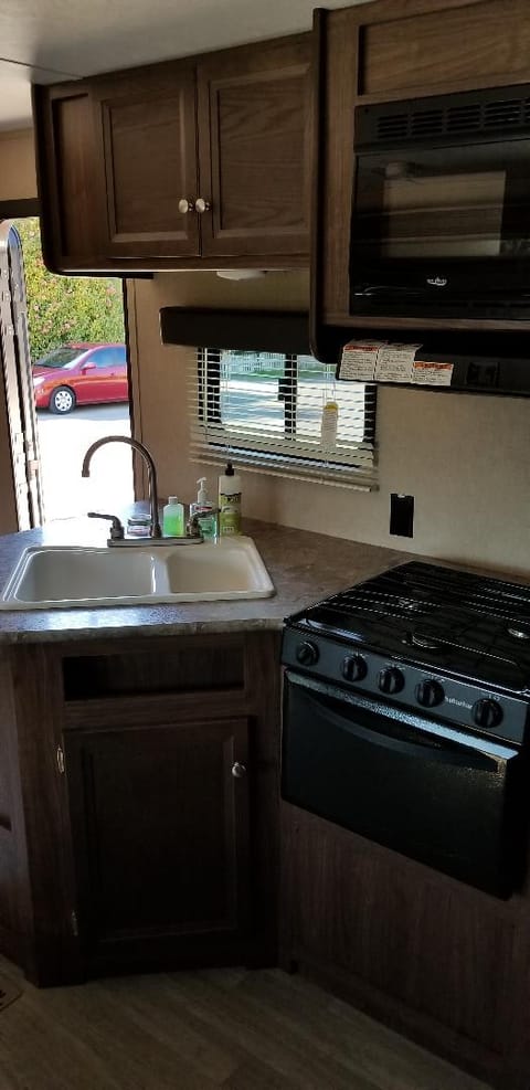 North Seattle Family Friendly Bunk House Towable trailer in Seattle