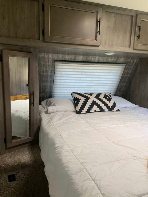 2019 Forest River Coachmen 300 BHS Towable trailer in Temecula