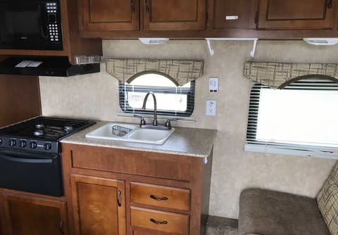 2013 Coachman Catalina Tráiler remolcable in Georgetown Township
