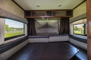 "Jay" lightweight (3600# dry) trailer with many upgrades that can sleep 7 to 8 Ziehbarer Anhänger in Prescott
