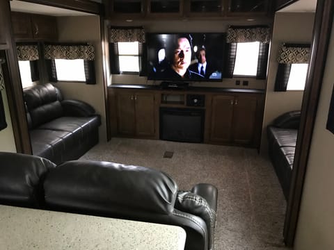 2017 Coachmen Chaparral Towable trailer in Kerrville