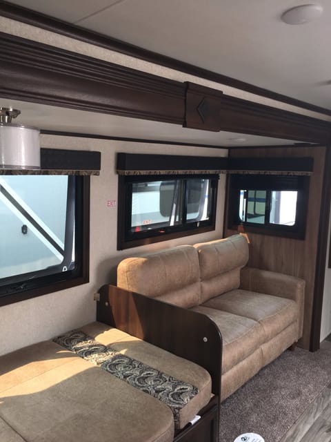 2018 Jayco 31 foot bunkhouse trailer Remorque tractable in Sammamish