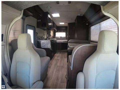 2018 Thor Motor Coach 23H Drivable vehicle in Rocklin