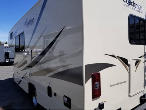 HOT OFF THE LINE | 2020 Coachmen Freelander | Sleeps 6 Comfortably | Easy to Drive Veicolo da guidare in Lake Wylie