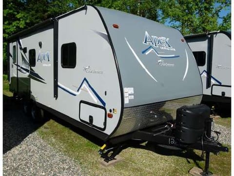 MODERN RV (26' & EASY TOW!!) Towable trailer in Alpine