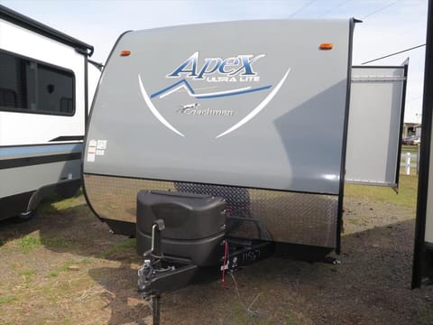 MODERN RV (26' & EASY TOW!!) Towable trailer in Alpine