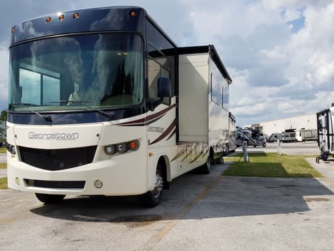 2014 Georgetown Forest River Drivable vehicle in Plant City