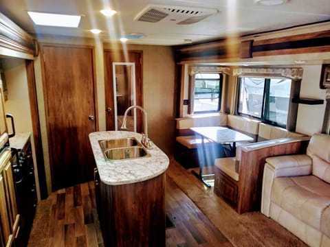 2017 Keystone Cougar Lite, Luxury Condo on Wheels! Towable trailer in Apple Valley