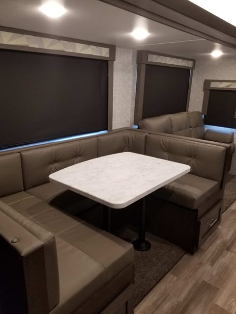 Luxurious Travel Trailer sleeps 10 Towable trailer in Menifee
