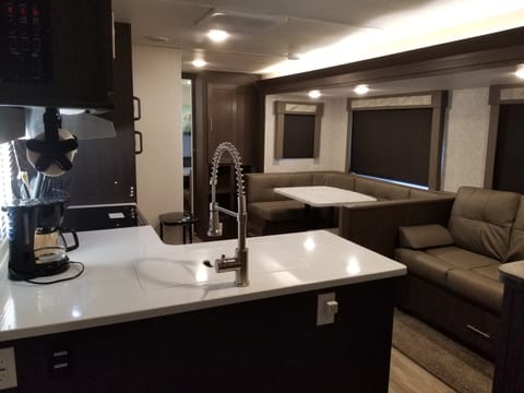 Luxurious Travel Trailer sleeps 10 Towable trailer in Menifee
