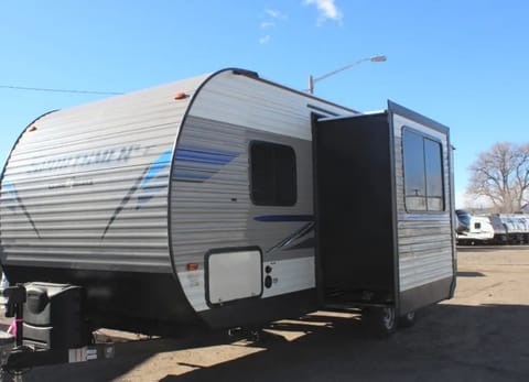 Your Home Away From Home! Towable trailer in Lakewood
