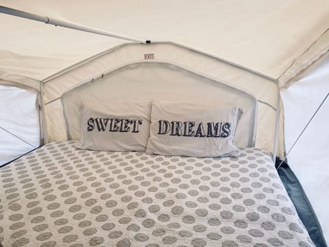 Clean, spacious travel trailer, sleeps up to 8! Ziehbarer Anhänger in Englewood