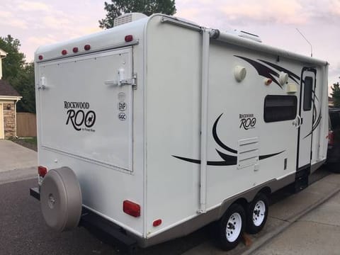 Clean, spacious travel trailer, sleeps up to 8! Rimorchio trainabile in Englewood