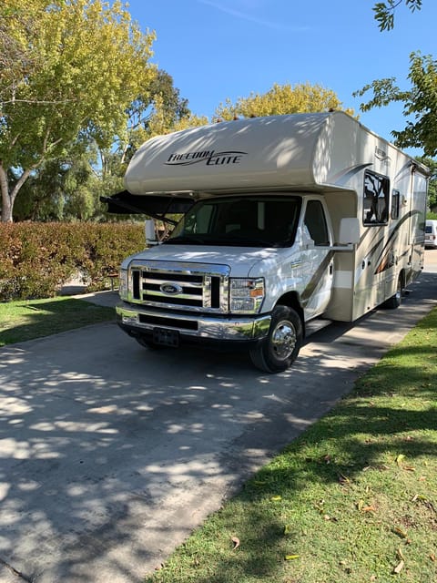 ELITE • BEAUTIFUL MID SIZE RV • DELIVERY ONLY Drivable vehicle in National City
