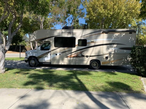 ELITE • BEAUTIFUL MID SIZE RV • DELIVERY ONLY Drivable vehicle in National City