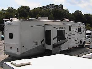 39' Fifth Wheel with 3 slide-outs, 2 TVs Tráiler remolcable in Allentown