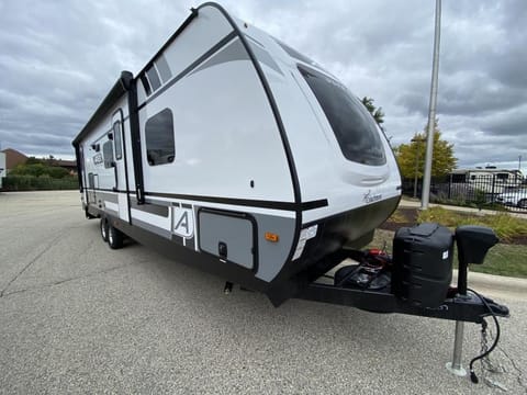 coachman Ultra lite 2022 Towable trailer in Norton Shores