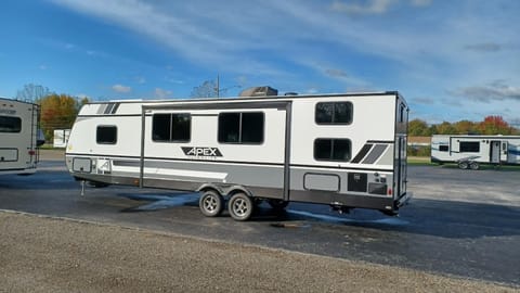 coachman Ultra lite 2022 Towable trailer in Norton Shores