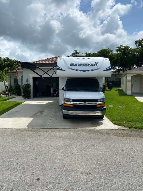 The McGregors Class C RV Easy To Drive VERY CLEAN Fahrzeug in Pompano Beach