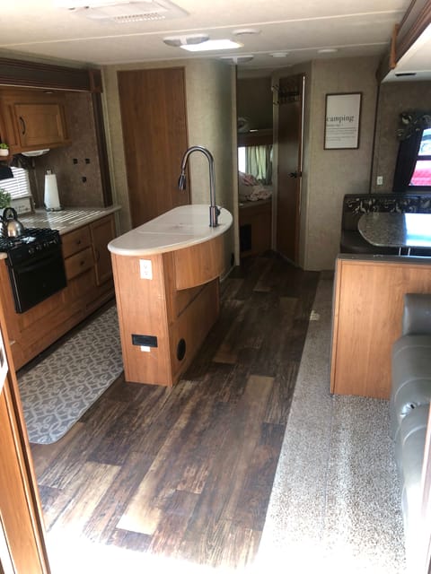 * Fully Stocked* 2014 33" Koala  Super Lite - Family Friendly Travel Trailer Remorque tractable in Anchorage