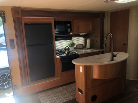 * Fully Stocked* 2014 33" Koala  Super Lite - Family Friendly Travel Trailer Remorque tractable in Anchorage
