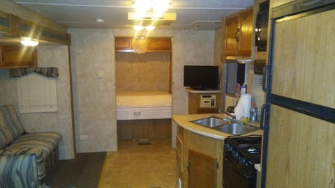 2006 Wildwood 34' Towable trailer in Kendall