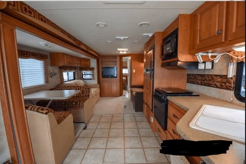 37FT LUXURY RV 2008 Damon Daybreak Drivable vehicle in Kirkland