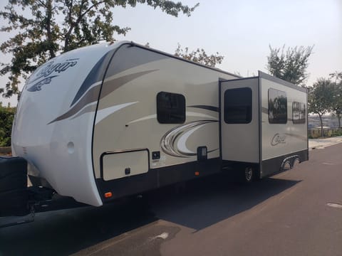 2018 Cougar 29' bunkhouse Towable trailer in Discovery Bay
