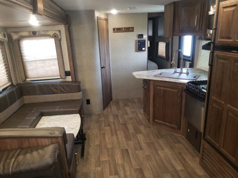 2018 Cougar 29' bunkhouse Rimorchio trainabile in Discovery Bay