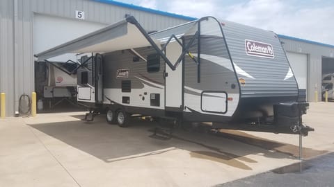 2019 Dutchmen Coleman Lantern 285BH Towable trailer in Burleson