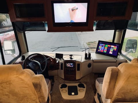 2015 Moon Dancer Pet Friendly RV Rental With Bunk Beds 4 TV's Fahrzeug in Hayward