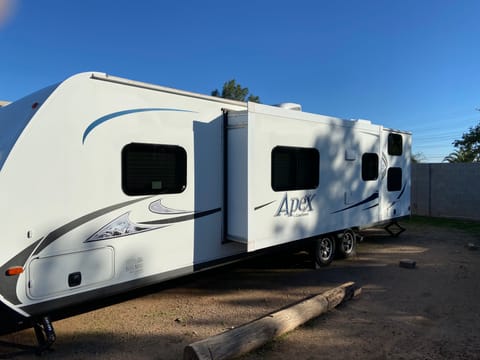 2014 Coachman Apex Towable trailer in Surprise