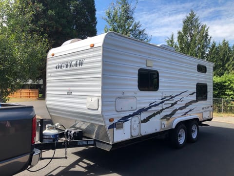 Cozy and Comfy 5 Person Carson Outlaw Toy Hauler Towable trailer in Vancouver