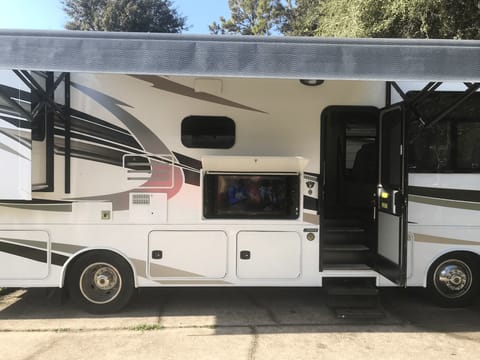 2019 Jayco ALANTE 26X Drivable vehicle in Land O Lakes