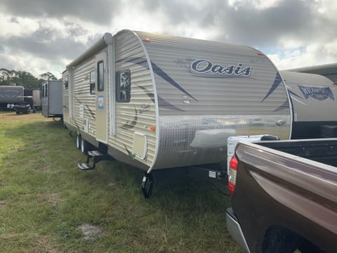 2017 Shasta Oasis 310K Towable trailer in Palm Bay