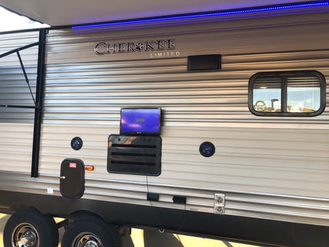 2017 Forest River Cherokee Towable trailer in Lodi