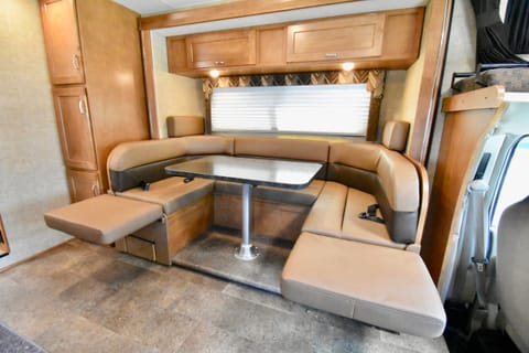 Breeze! Quick Response - 2018 26ft Winnebago Fully Equipped & Ready! Vehículo funcional in Sun Valley