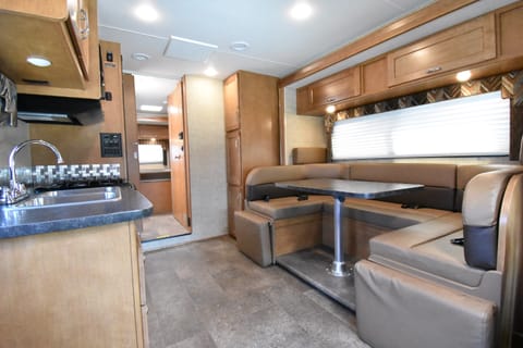 Breeze! Quick Response - 2018 26ft Winnebago Fully Equipped & Ready! Drivable vehicle in Sun Valley