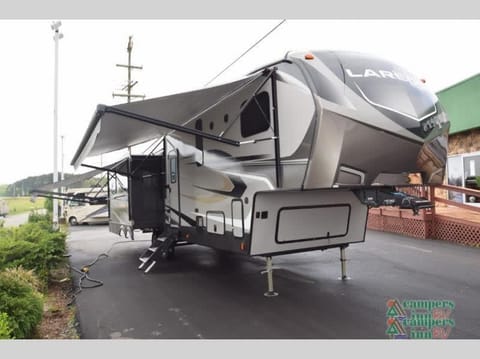 Unique mid bunk, rear living family getaway! Towable trailer in Gastonia