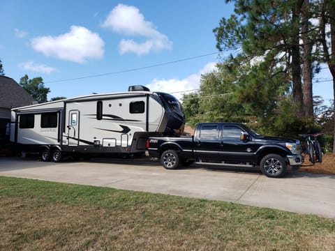 Unique mid bunk, rear living family getaway! Towable trailer in Gastonia