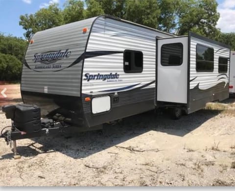 Keystone Springdale Towable trailer in Harker Heights