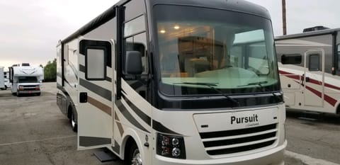 2019 Coachmen Pursuit 32WC (No Special License) Drivable vehicle in Moreno Valley