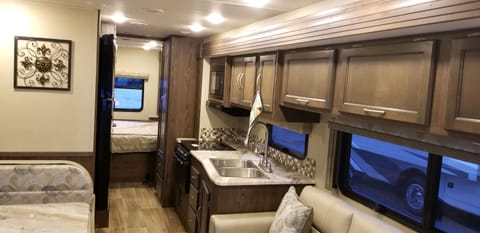 2019 Coachmen Pursuit 32WC (No Special License) Drivable vehicle in Moreno Valley