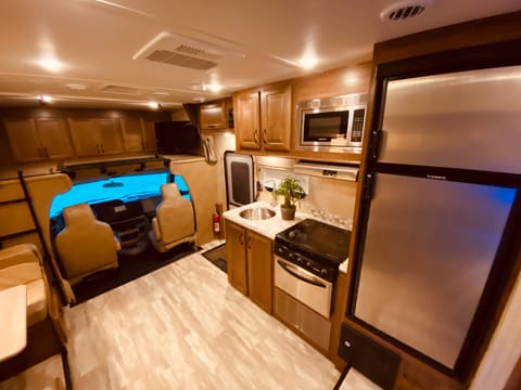 22'-Luxury Conquest-Full Bedroom & Dinette Slide Veicolo da guidare in Laguna Hills