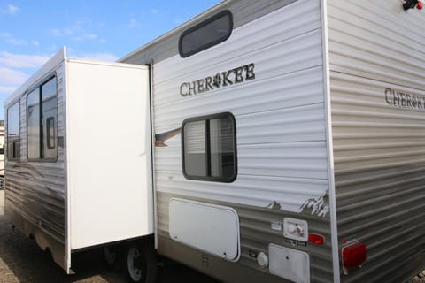 Travel Trailer with room for the whole family! 101 Lakes Area Remorque tractable in Hamilton