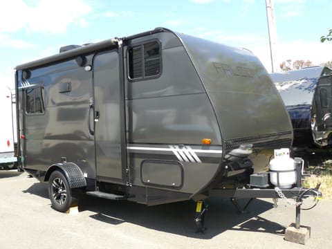 NEW FALCON TRAVEL LITE 19BH 17.5ft Total Length 2040 DRY Tráiler remolcable in Grand Terrace