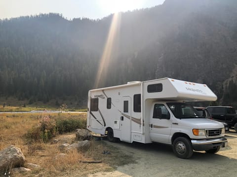 The Majestic Venture - 250 Miles / Day Included! Drivable vehicle in Belgrade