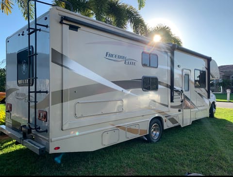 2017 Thor Motor Coach Freedoms Elite Fahrzeug in Everglades