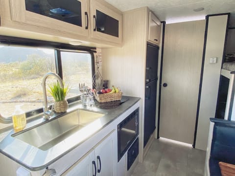 2021 Coachmen Apex Nano 185BH Towable trailer in Apple Valley