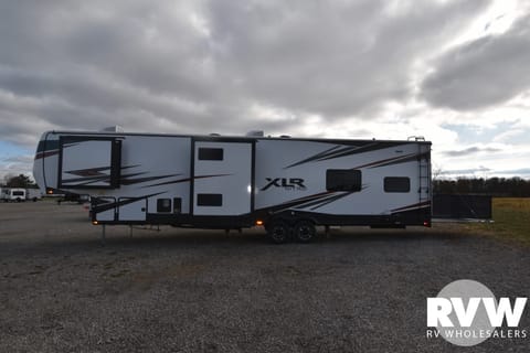 AGA 8 -	2020 Forest River RV XLR Nitro 35DK5 Ziehbarer Anhänger in Gunnison